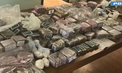 Maxi sequestro di hashish, cocaina e marijuana in una operazione congiunta tra Modena e Reggio Emilia