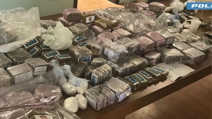 Maxi sequestro di hashish, cocaina e marijuana in una operazione congiunta tra Modena e Reggio Emilia