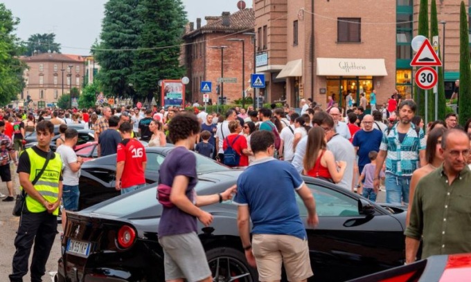Notte rossa: Maranello fa il pieno di visitatori