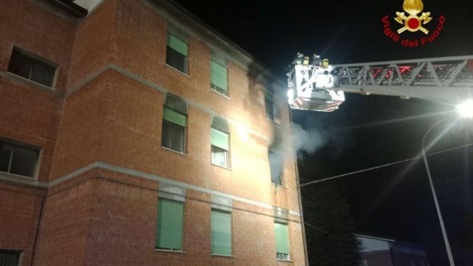Incendio in uno stabile di Castelvetro: è stato un giovane di 21 anni ad appiccare il fuoco