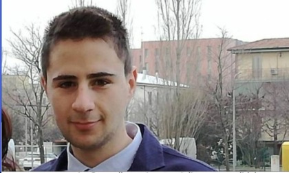 Morto anche Alex Martinelli: il giovane finito domenica in tangenziale a Modena contro un albero dove è rimasta carbonizzata Aurora Passanti