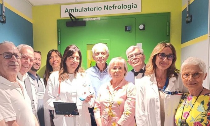 Il Lions Club Mirandola dona un ecografo wireless  Tecnologia al servizio dei pazienti della Dialisi