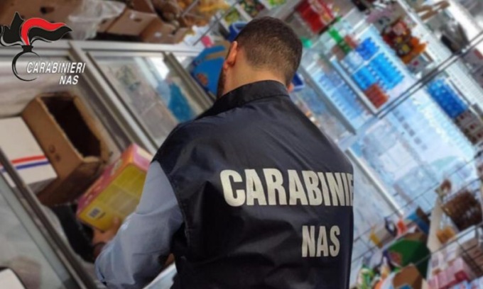 Chiuso supermercato per sporcizia