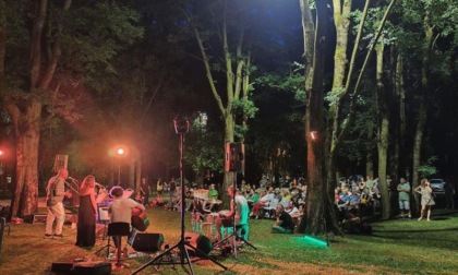 Vignola, chiudono alle 20.00 i negozi attorno ai parchi di via Matteotti e di Villa Trenti