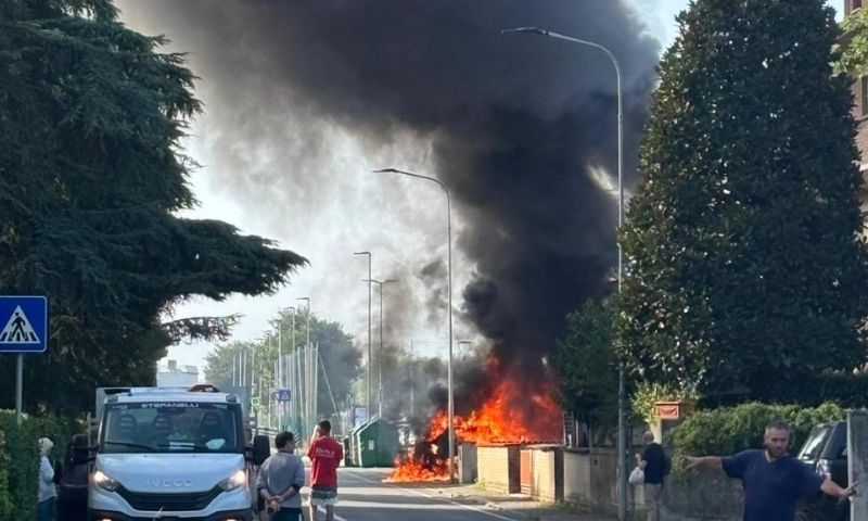 Automobile in fiamme a Magreta