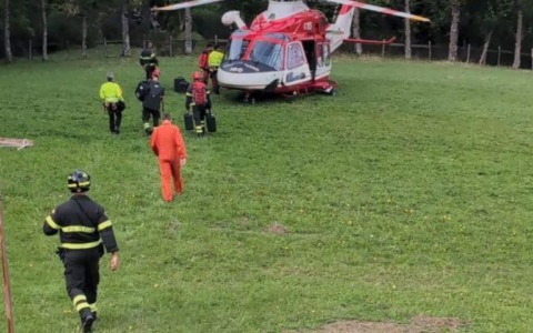 Fungaiolo si perde nella zona del lago Baccio: soccorso dai Vigili del Fuoco