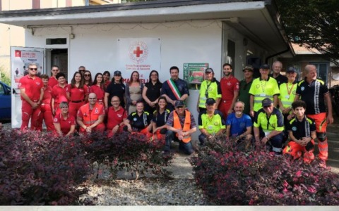 Inaugurato il defibrillatore donato da Croce Rossa