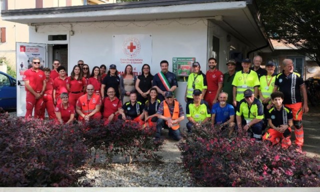 Inaugurato il defibrillatore donato da Croce Rossa