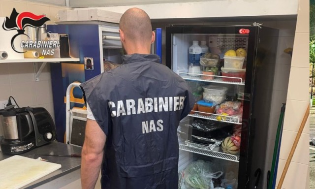 Sanzionati un supermercato e un ristorante per gravi carenze igieniche