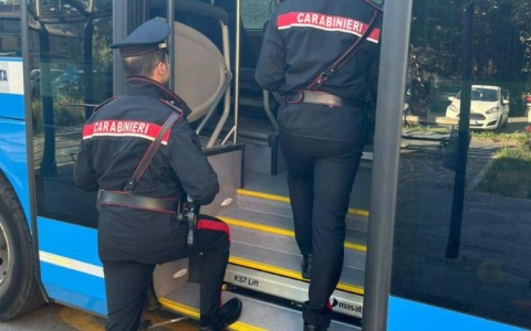 Controlli straordinari dei Carabinieri a bordo dei bus