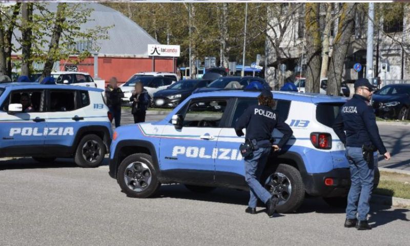 Evita in bicicletta un controllo dei carabinieri e lancia a terra eroina e cocaina: arrestato