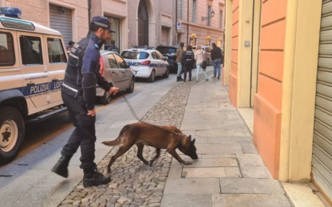 Via Carteria: la Polizia locale scopre alloggi abusivi in ex locali commerciali