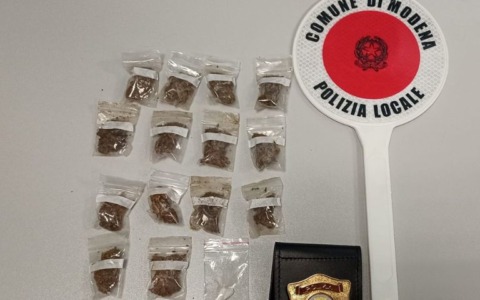 Controlli al parco XXII aprile: sequestrate dosi