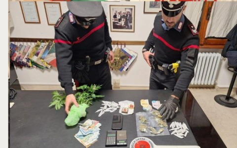 Operazione antidroga dei carabinieri in tutto il vignolese: fermati due spacciatori