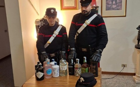 Tenta furto in un ipermercato: recuperato il bottino