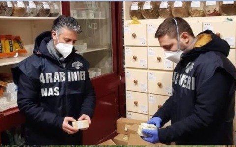 Bassa modenese: riscontrate forti carenze igieniche ed irregolarità in una farmacia