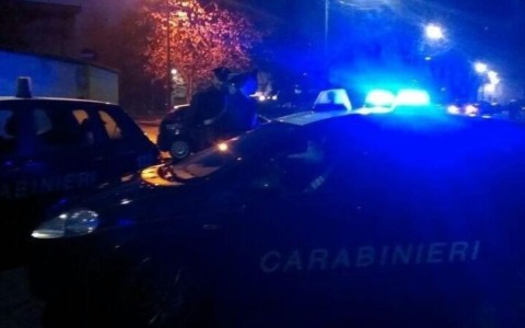 Lite lungo le strade del centro: intervento massiccio dei Carabinieri