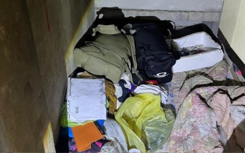 Occupa abusivamente uno struttura pubblica: allontanato