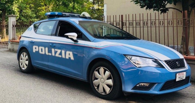 Estrae un taglierino durante una lite con un negoziante: arrestato