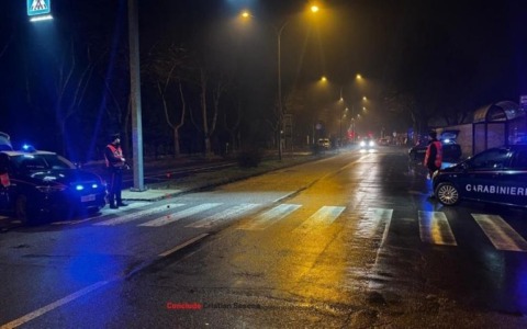 Sedicenne fermato in stazione dei treni con un coltello lungo 23,5 centimetri