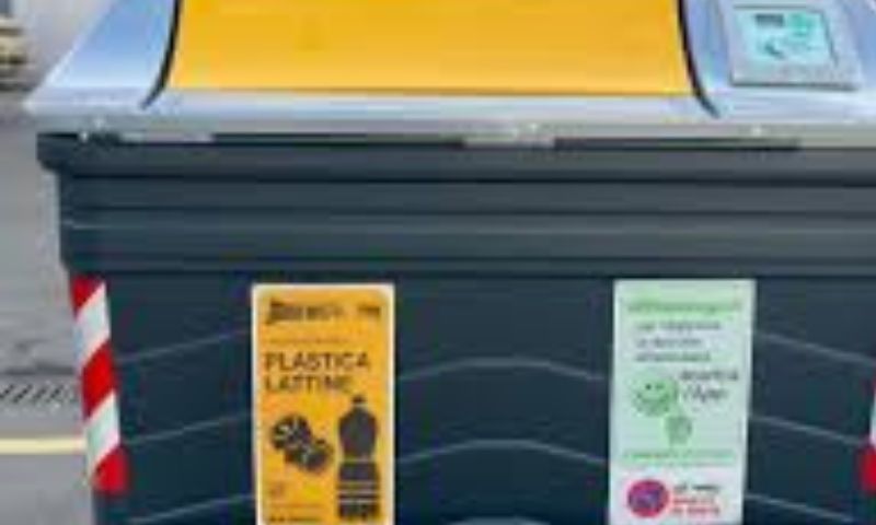 Nuova raccolta rifiuti, prosegue la posa dei cassonetti per plastica e carta