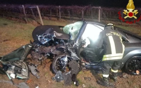 Scontro tre due auto sulla Romana sud: grave un uomo di 55 anni