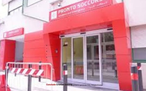 Si allaga un corridoio del Santa Maria e due ambulanze hanno un guasto al motore