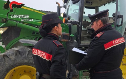 Fermati dai Carabinieri 4 albanesi accusati di furto di trattori e auto per un valore di oltre 2,5 milioni di euro