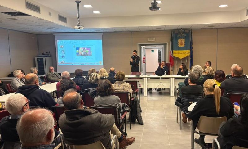 In Sala Consiliare per parlare di truffe e furti