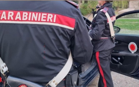 Arrestato per  maltrattamenti aggravati e lesioni personali nei confronti della moglie