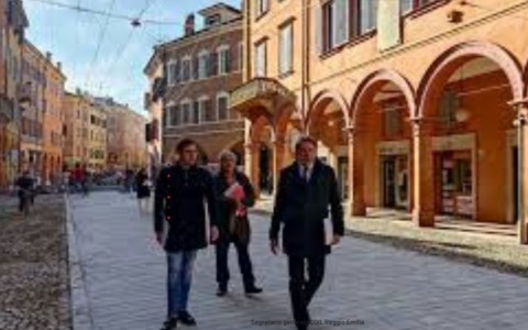Corso Canalchiaro: le lastre di  selce arriveranno fino alla Chiesa di San Francesco