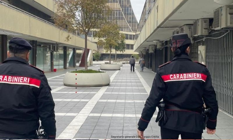 Carabinieri nella zona del Direzionale 70