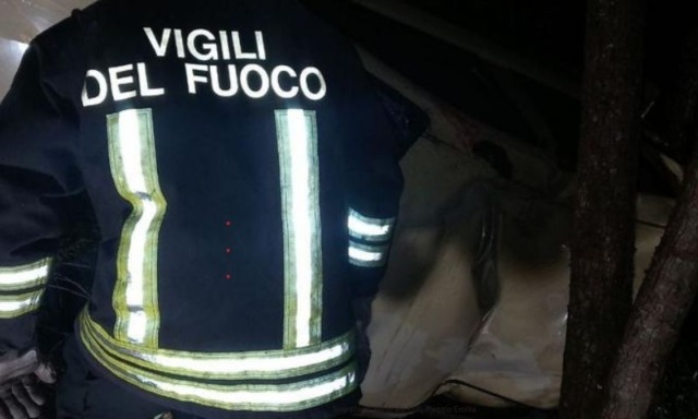 Tragedia nella notte: 77enne esce di strada con l’auto e viene ritrovato dopo alcune ore morto