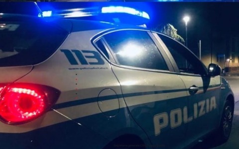 In un bar di viale Gramsci con un machete lungo 40 centimetri