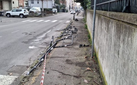 Incidente stradale in via Pascoli