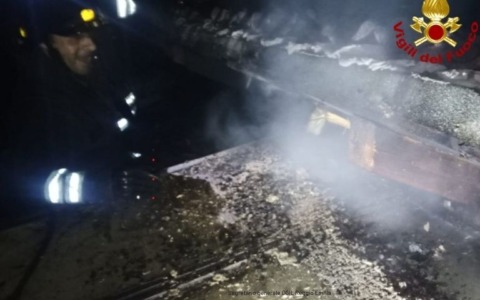 A fuoco un tetto in via Sant’Agostino: scongiurato il peggio