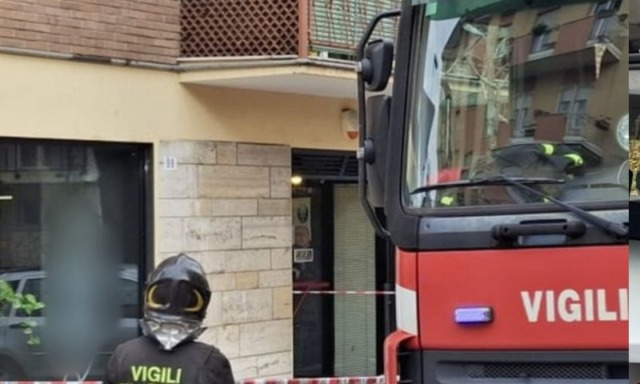 Violento incendio in un appartamento in via Riva del Garda