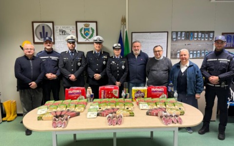 Ricettazione di generi alimentari: denunciato un uomo dalla Polizia Locale
