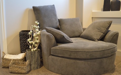 Poltrona relax e design contemporaneo: come scegliere la seduta giusta per il living moderno