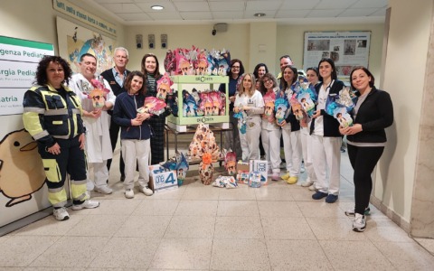 Prime donazioni pasquali nei vari reparti di Pediatria