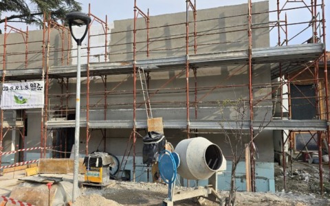 Cresce la nuova mensa della scuola “Caduti per la Libertà”