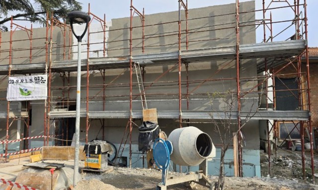 Cresce la nuova mensa della scuola “Caduti per la Libertà”