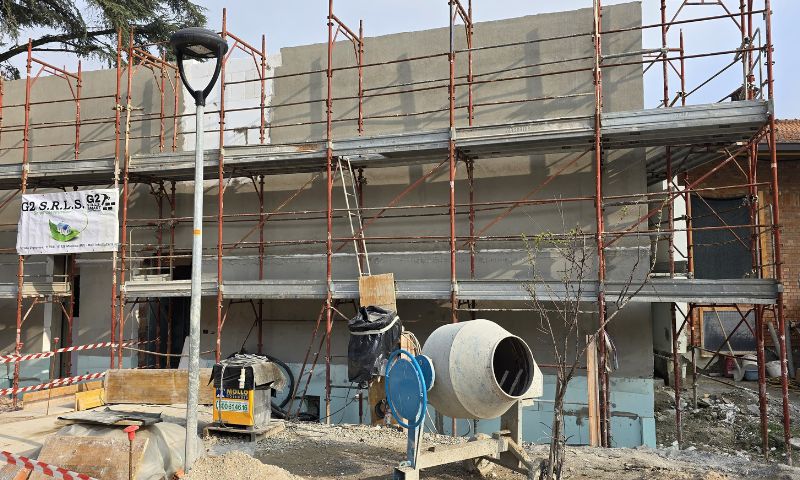 Cresce la nuova mensa della scuola “Caduti per la Libertà”