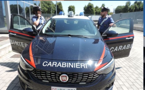 Minaccia i medici di essere in possesso di armi ma i Carabinieri gli trovano un chilo di hashish
