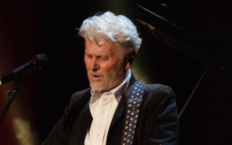 Ron arriva al Teatro Comunale