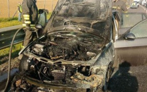 A fuoco un’autovettura in transito per l’Autostrada A1 Milano-Napoli