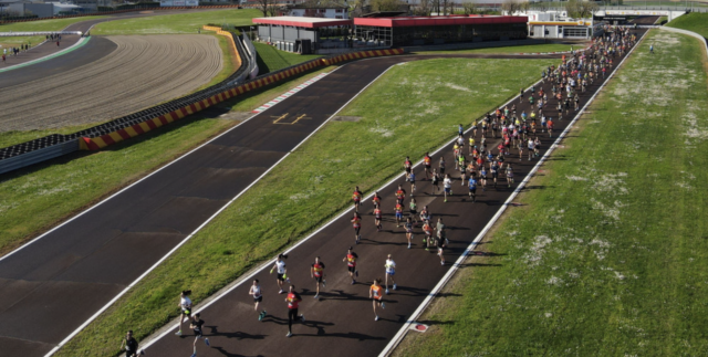Mezza Maratona d’Italia 2026, attesa per il via del Memorial Enzo Ferrari: 15mila iscritti e 88 nazionalità presenti