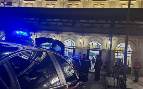 Rende inutilizzabile il braccialetto elettronico per potere uscire fuori