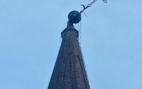 A rischio crollo la croce del Campanile della Chiesa di Sant’Adriano
