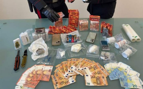 Senza fissa dimora accusato di spaccio di sostanze stupefacenti